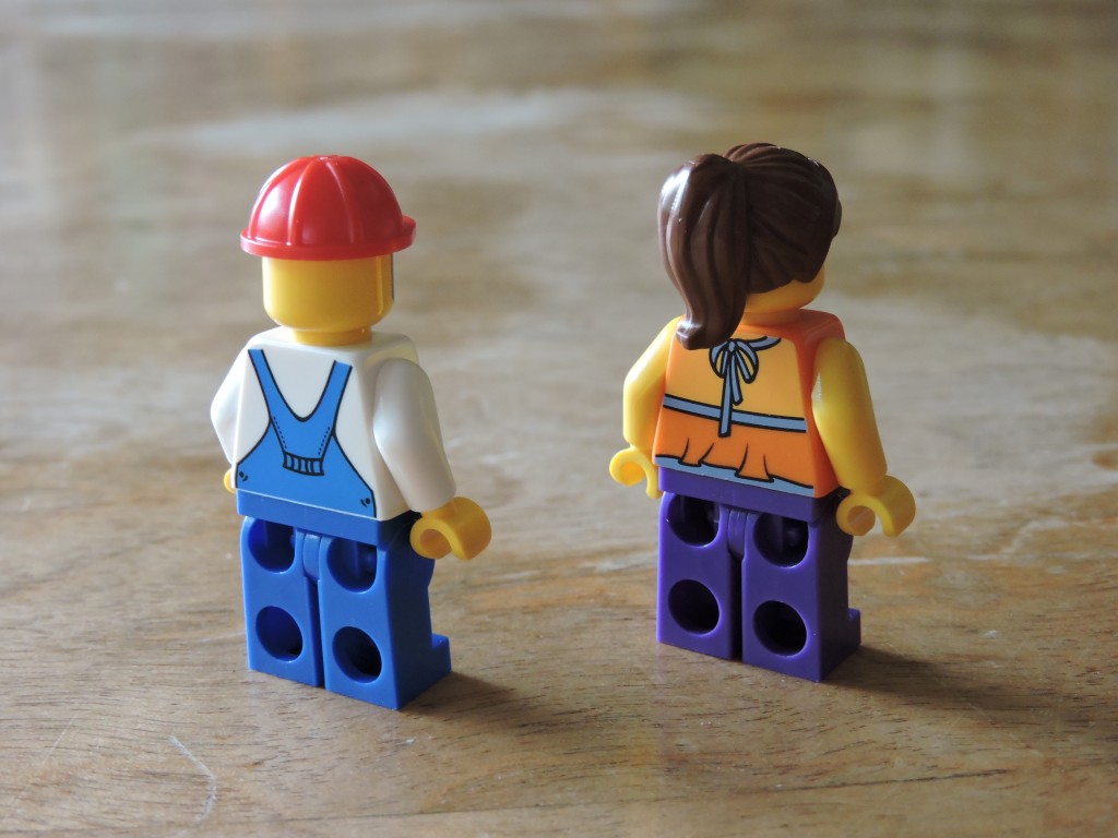 40154_minifigs_back