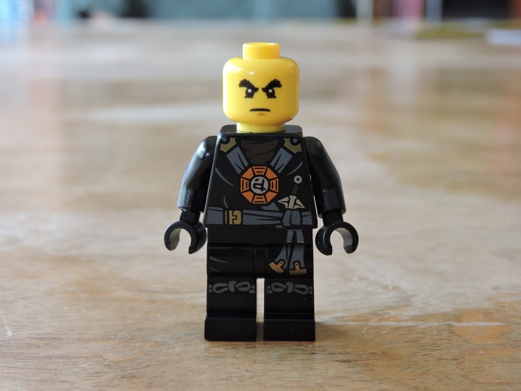 70734_minifigs_2_alt_front