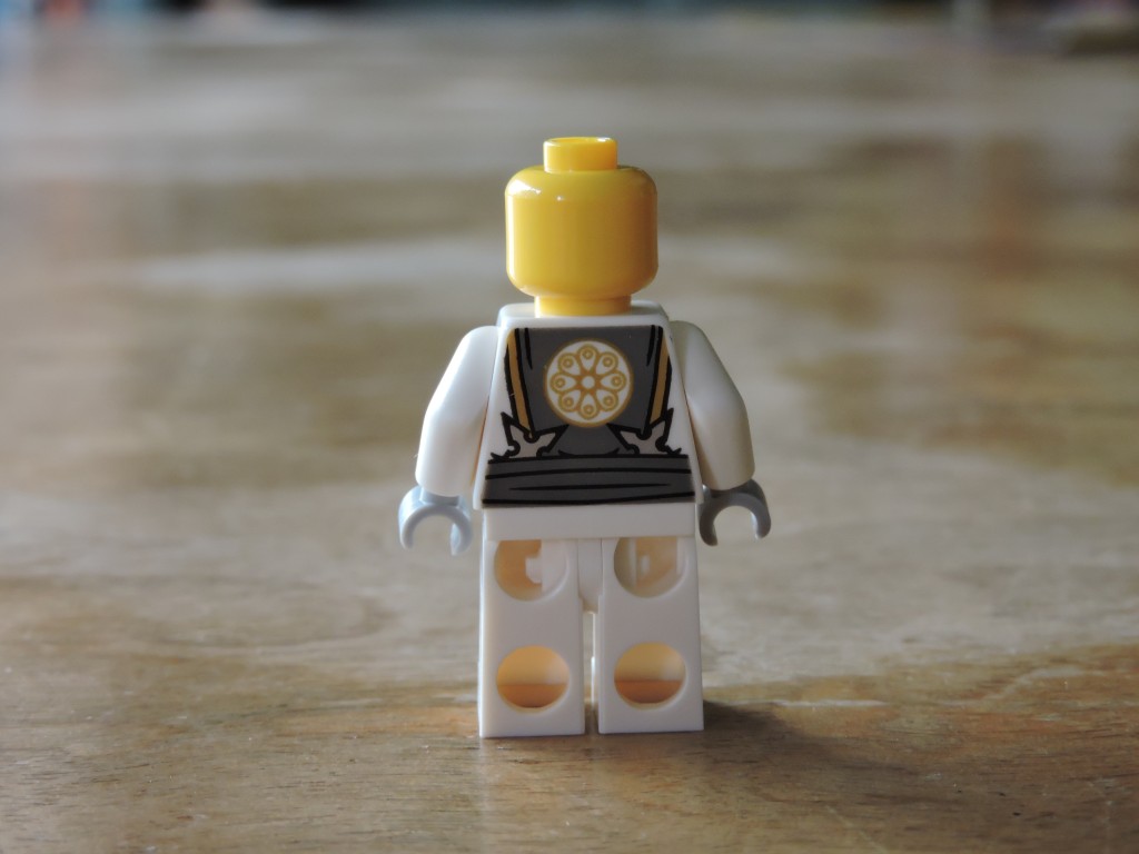 70734_minifigs_3_alt_back