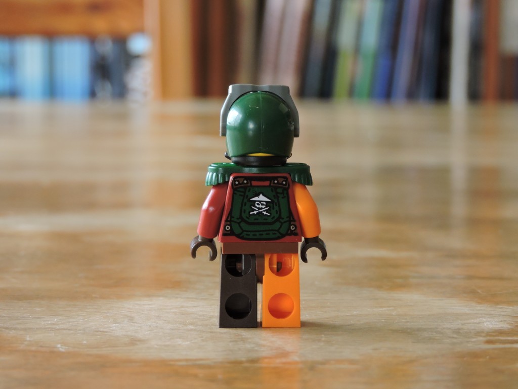 70605_bag_2_minifig_back