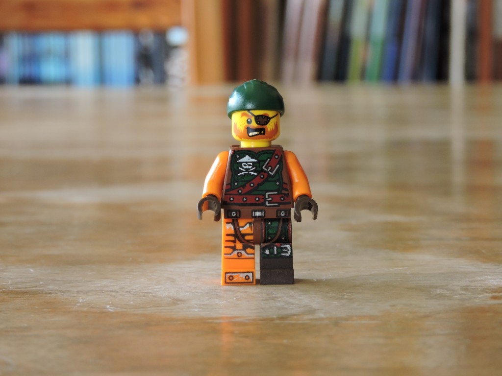 70605_bag_3_minifig