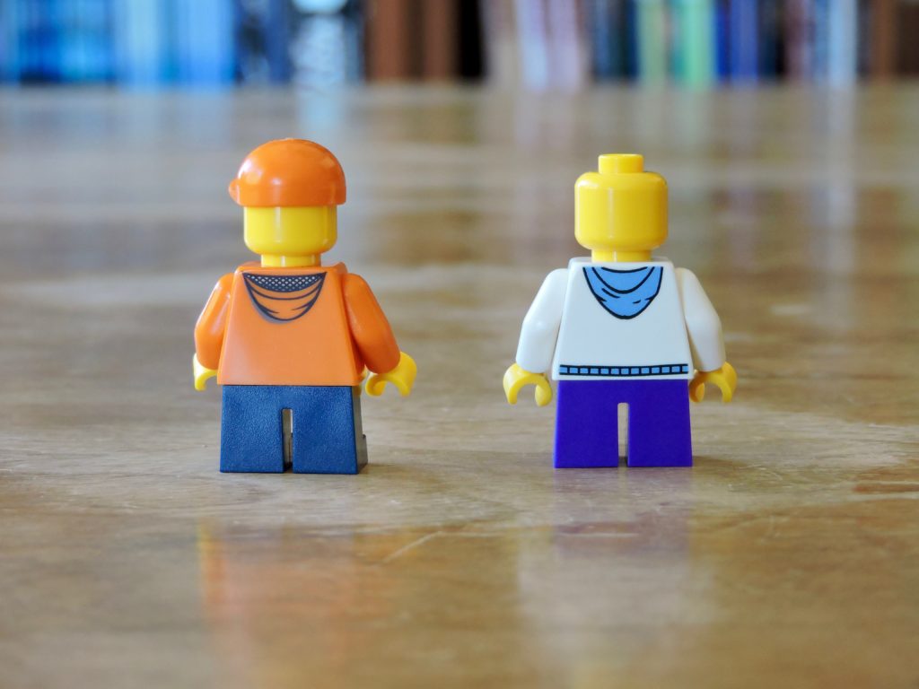 31053_minifigs_back